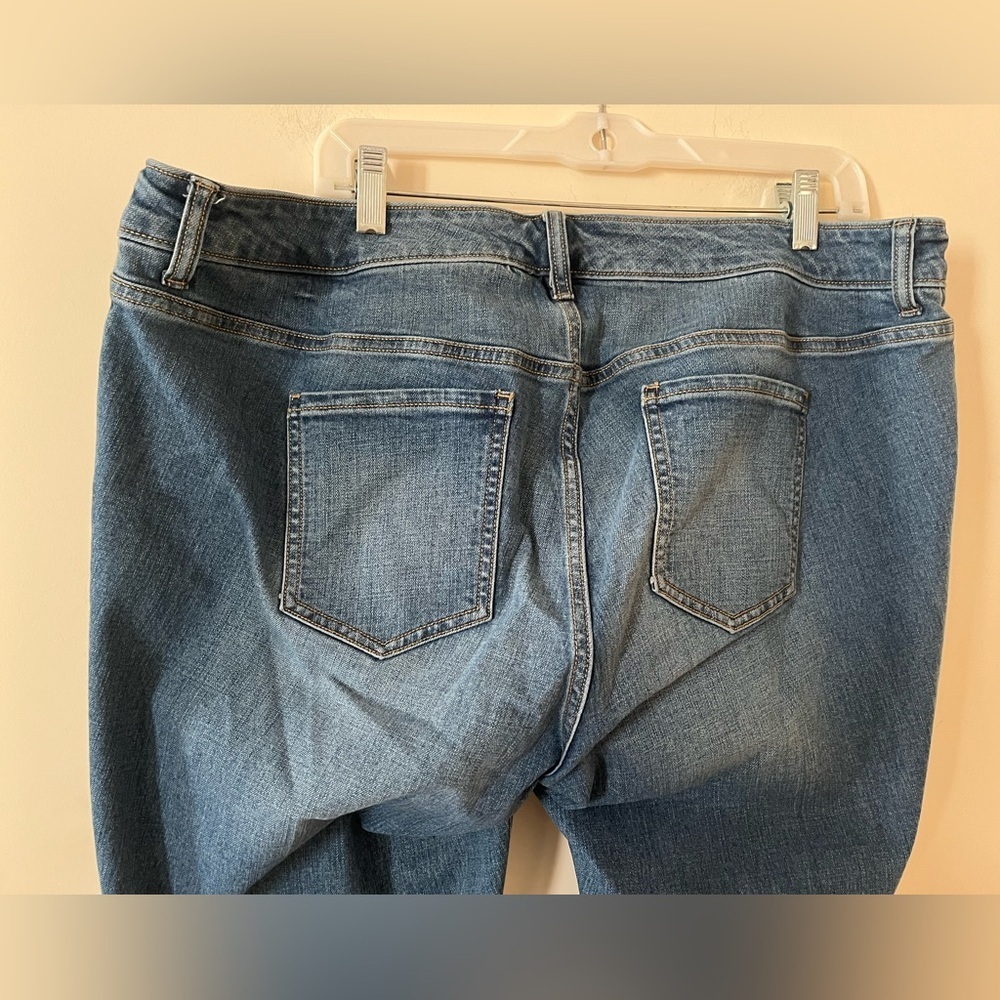 Old Navy Boyfriend Skinny Distressed Medium Wash Jeans Women’s Size 18 - Picture 3 of 13
